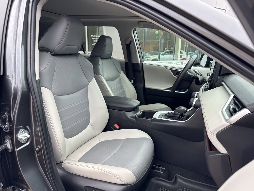 Used 2023 Toyota RAV4 Limited image 9