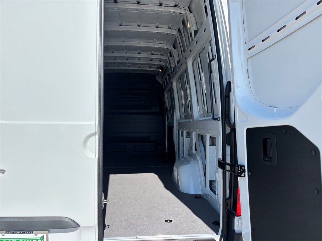 Used 2025 Mercedes-Benz Sprinter 2500 image 29