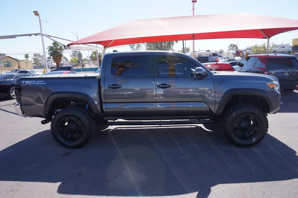 Used 2017 Toyota Tacoma TRD Off-Road image 5