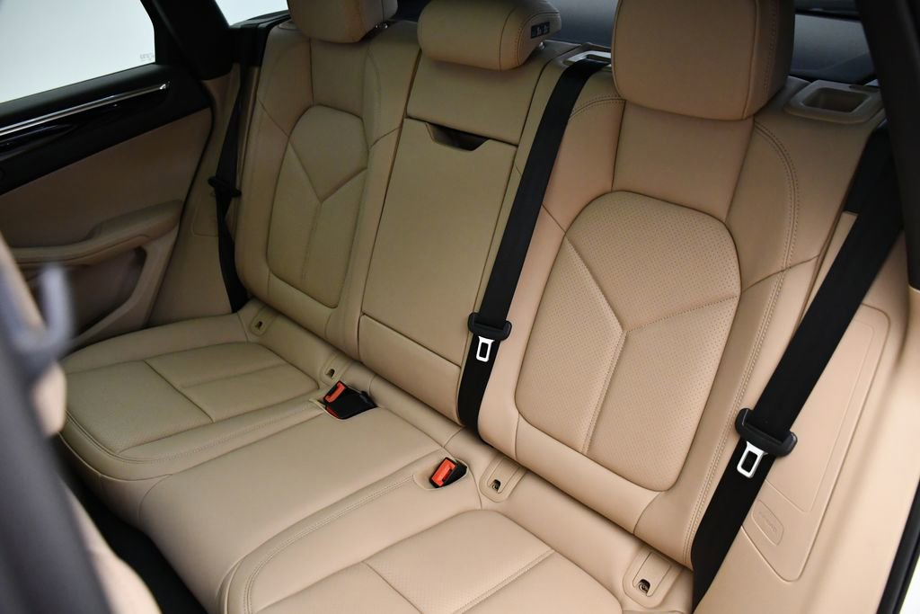 Certified 2025 Porsche Macan Turbo image 45