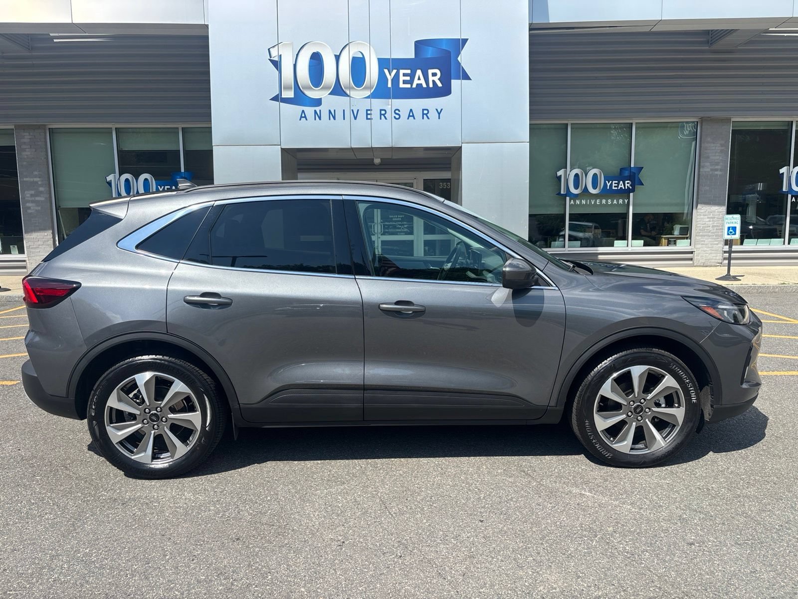 Used 2023 Ford Escape Platinum AWD/4WD image 2