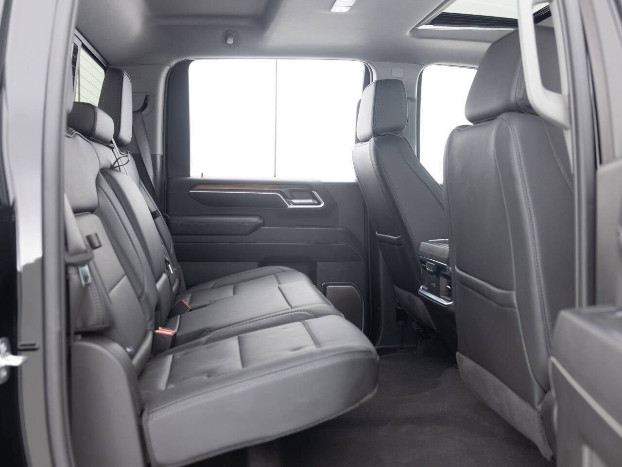 Used 2025 GMC Sierra 2500 Denali w/ Denali Reserve Package AWD/4WD image 40