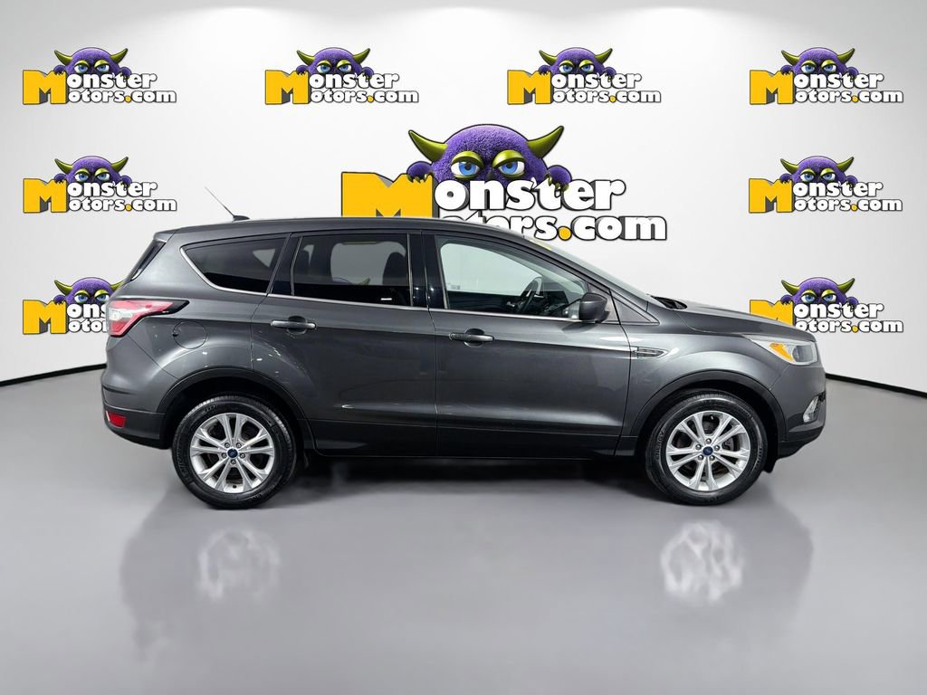 Used 2017 Ford Escape SE image 4