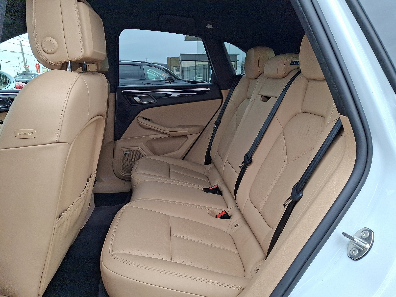 Used 2022 Porsche Macan image 10