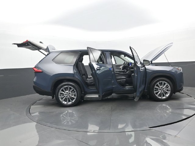 Used 2024 Toyota Grand Highlander AWD image 31