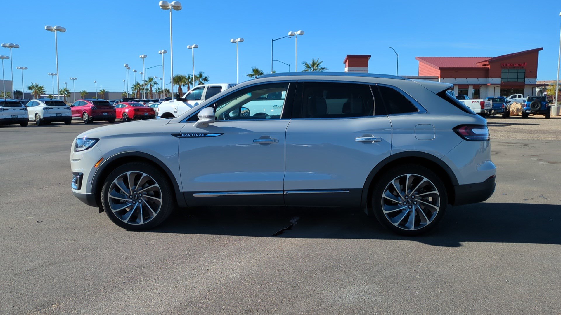 Used 2020 Lincoln Nautilus Reserve w/ Equipment Group 201A image 7