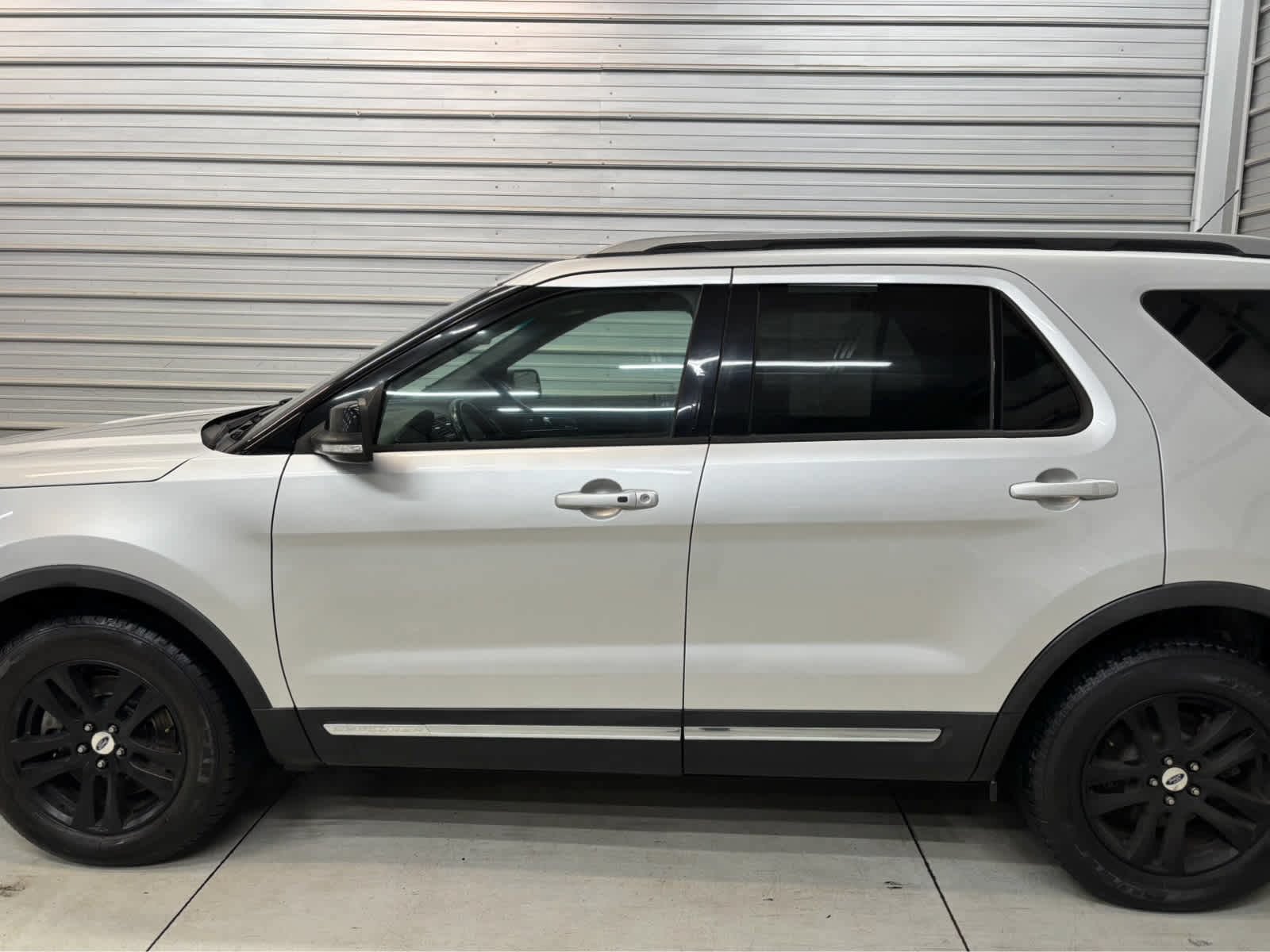 Used 2018 Ford Explorer XLT w/ Equipment Group 201A AWD/4WD image 7