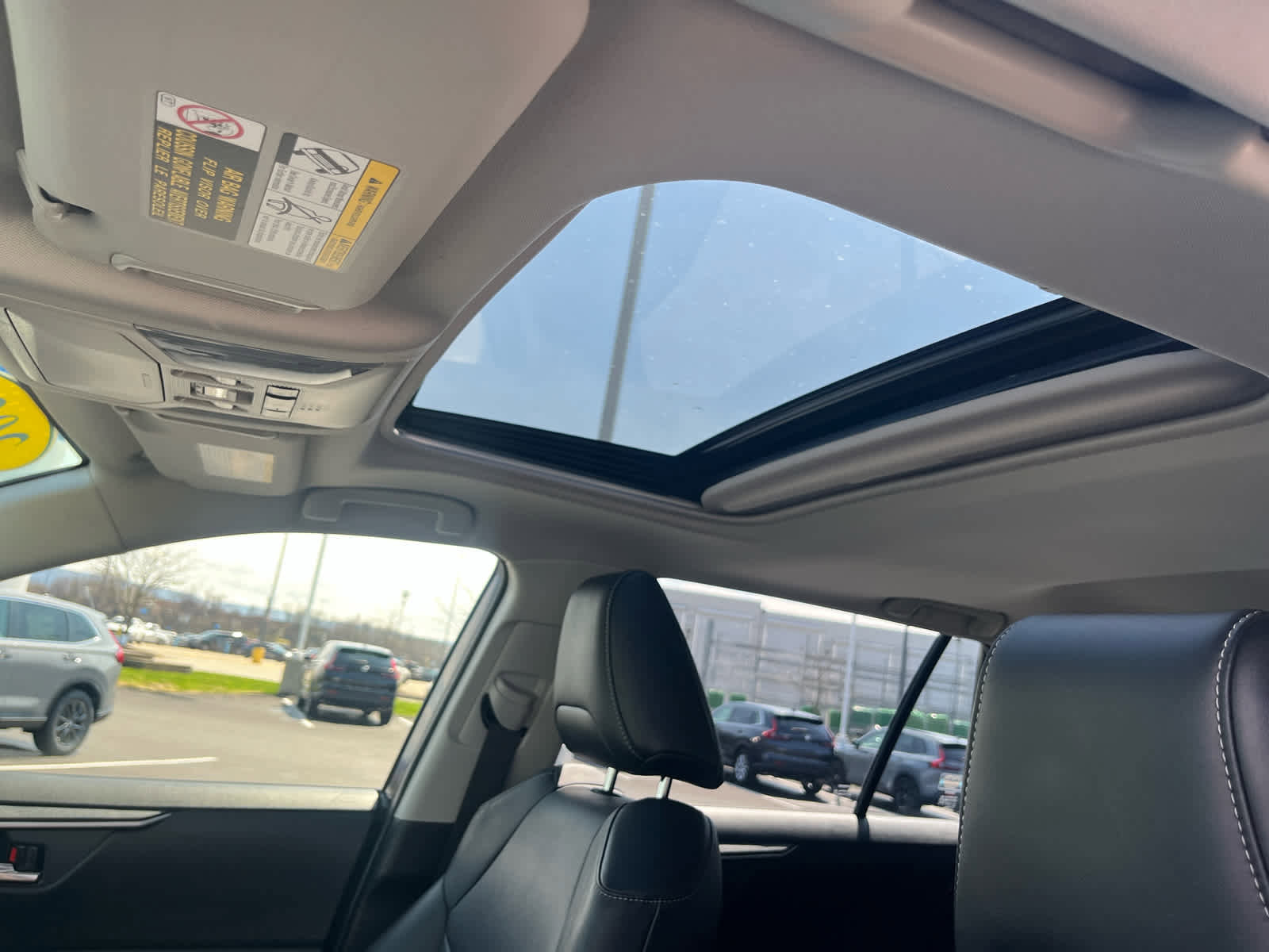 Used 2021 Toyota RAV4 XLE Premium image 28