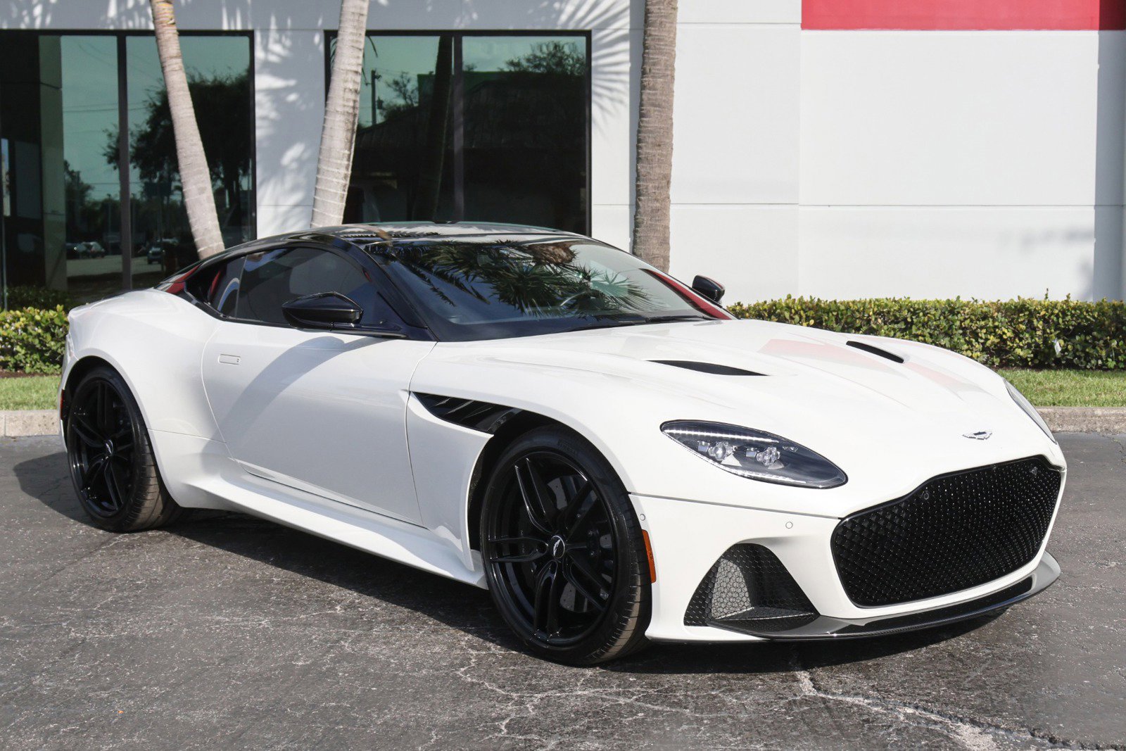 Used 2019 Aston Martin DBS Superleggera RWD image 15