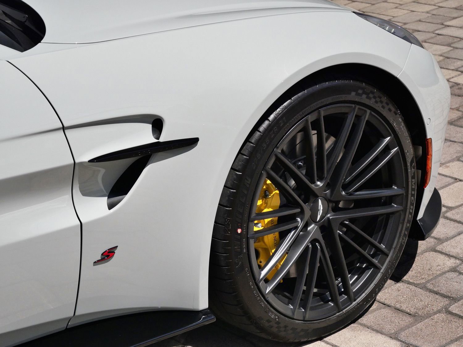 New 2026 Aston Martin V8 Vantage S RWD image 9
