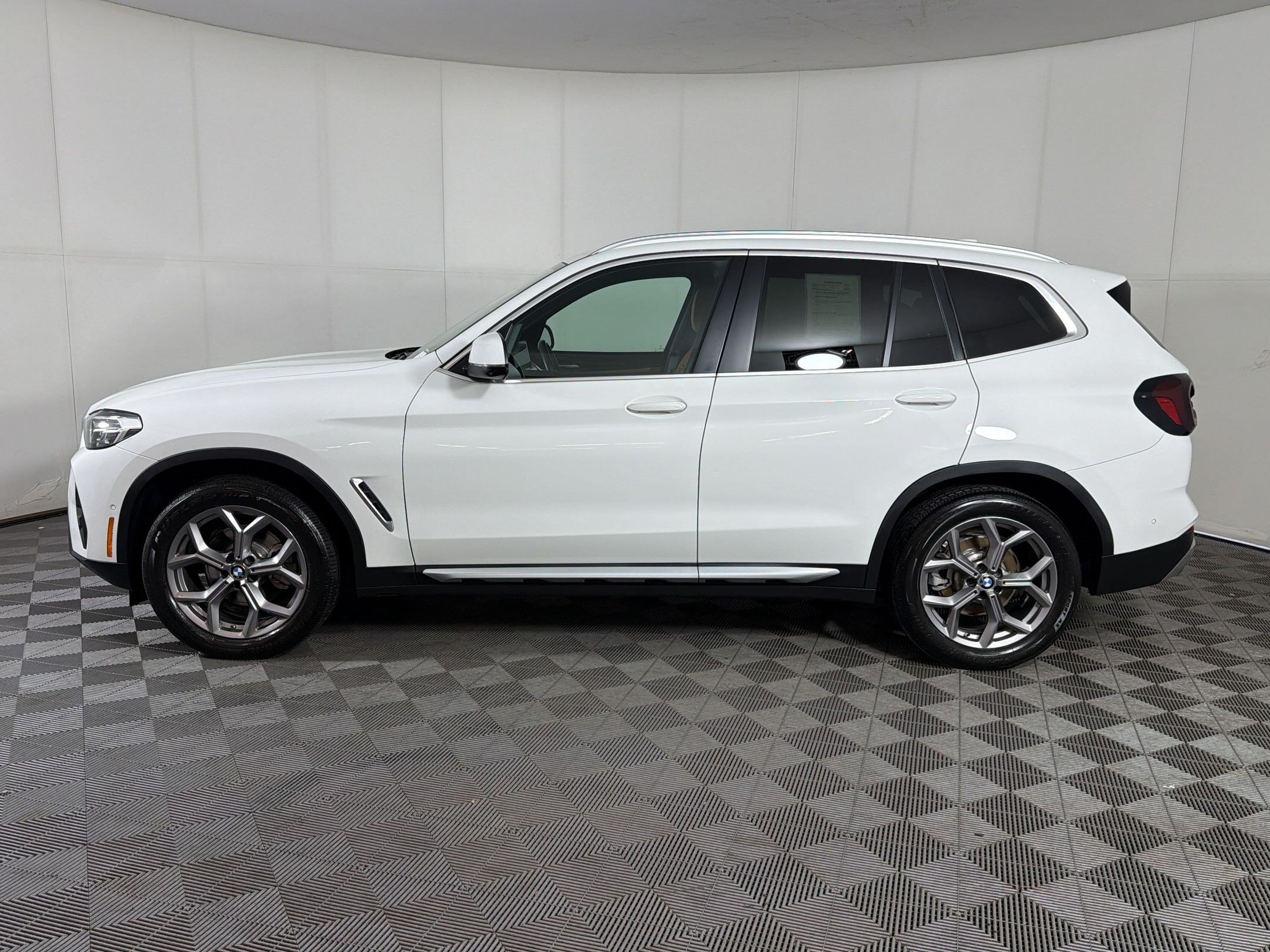 Certified 2023 BMW X3 xDrive30i w/ Premium Package AWD/4WD image 2