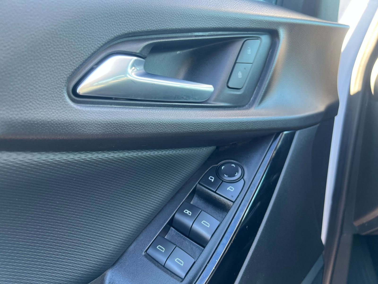 Used 2025 Chevrolet Equinox LT image 20