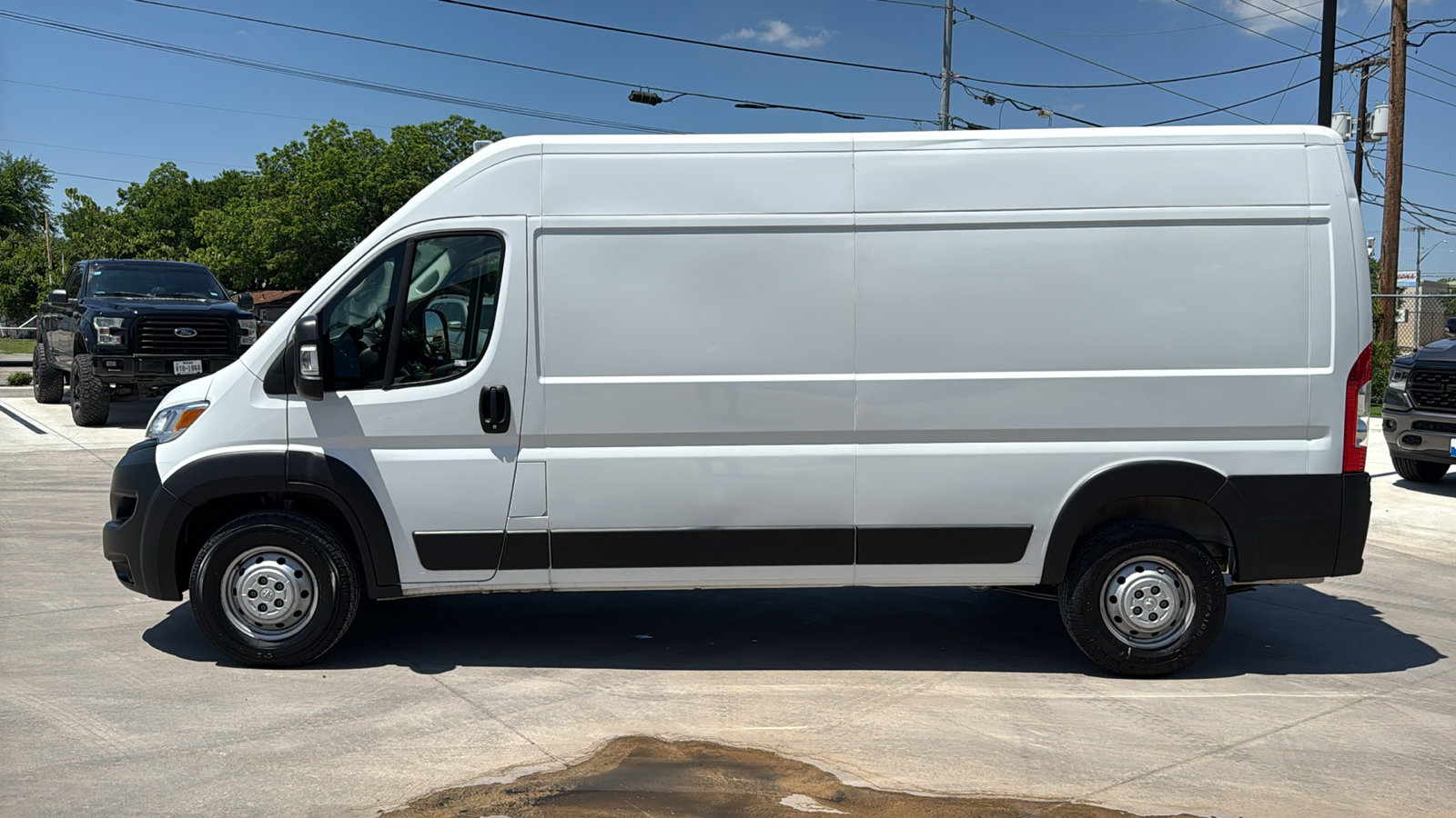 Used 2025 RAM ProMaster 2500 w/ Convenience Group FWD image 2