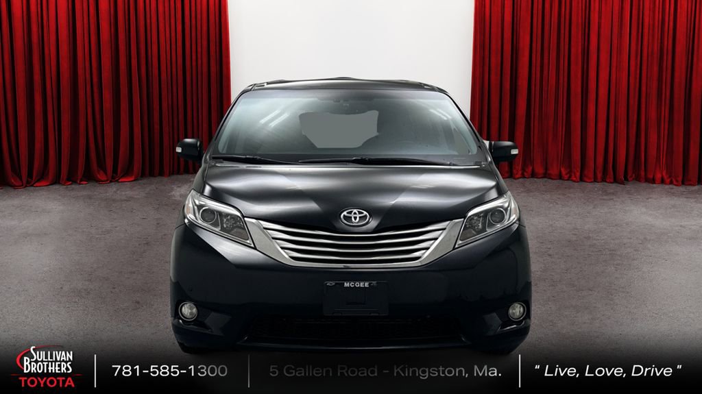 Used 2017 Toyota Sienna Limited image 2
