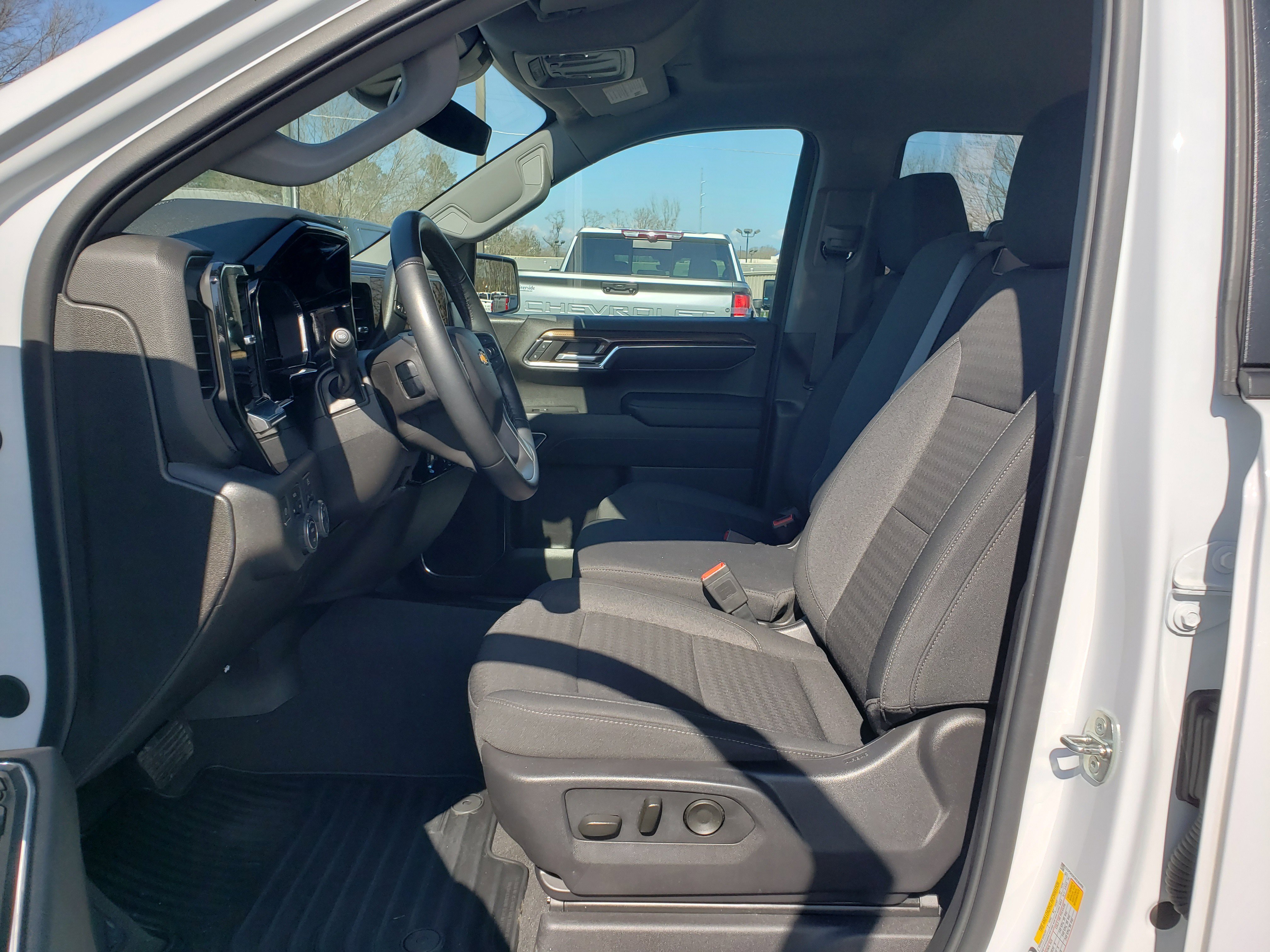 Used 2024 Chevrolet Silverado 1500 LT image 29