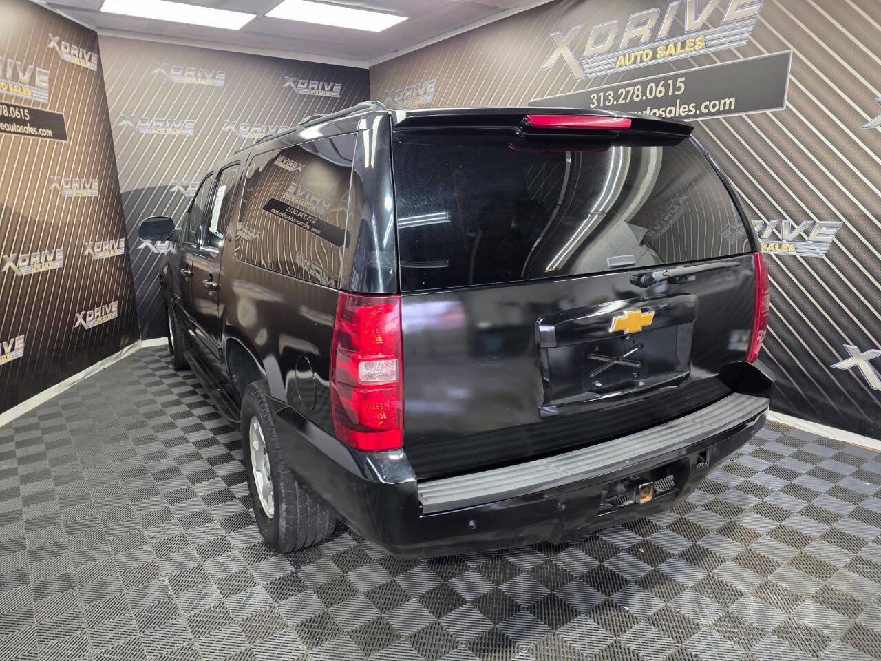 Used 2014 Chevrolet Suburban LT image 12