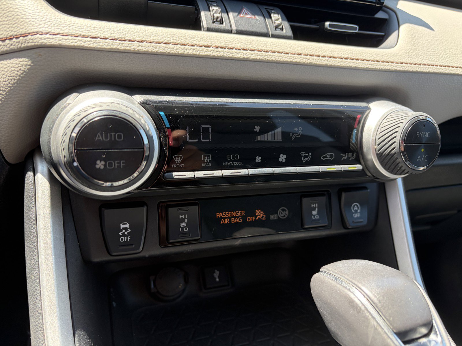 Used 2020 Toyota RAV4 XLE Premium AWD/4WD image 19