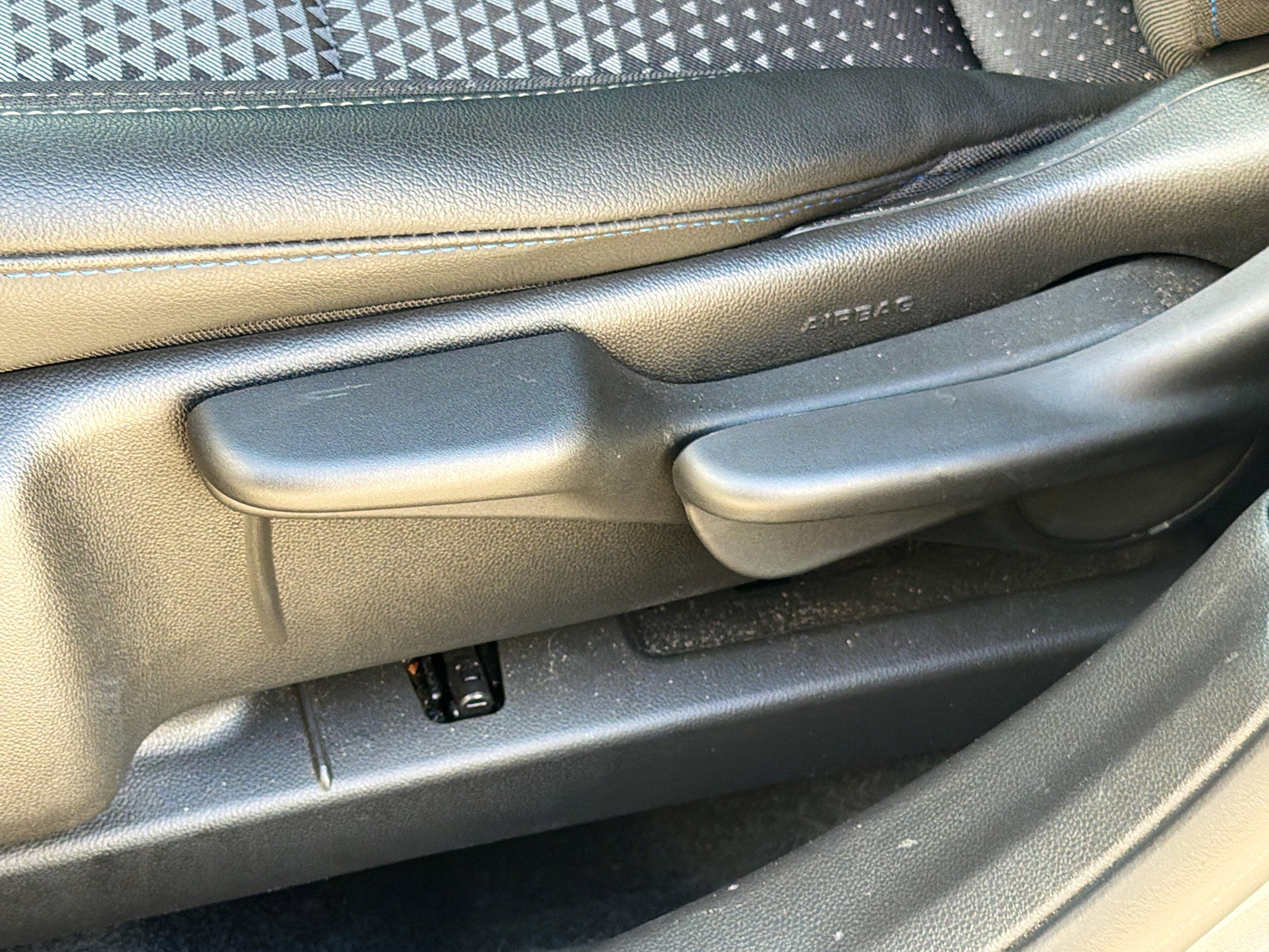 Used 2025 Chevrolet Trax LT w/ LT Convenience Package image 22