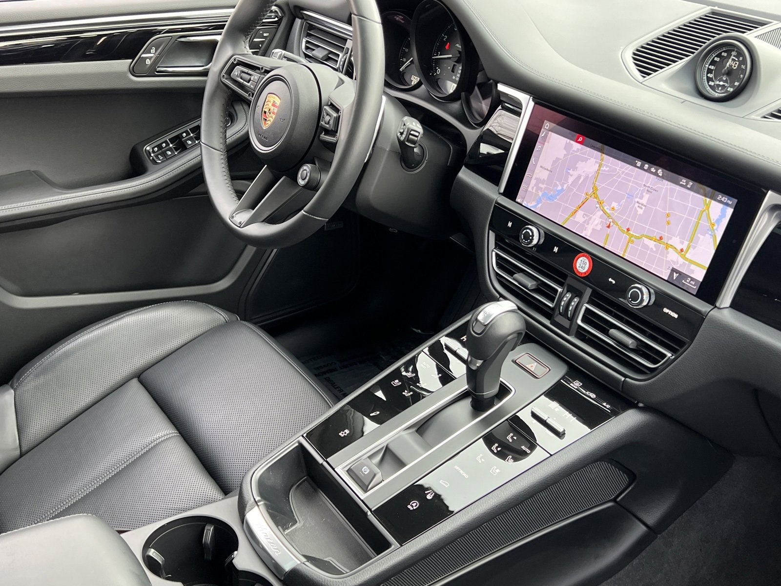 Certified 2025 Porsche Macan Turbo image 14