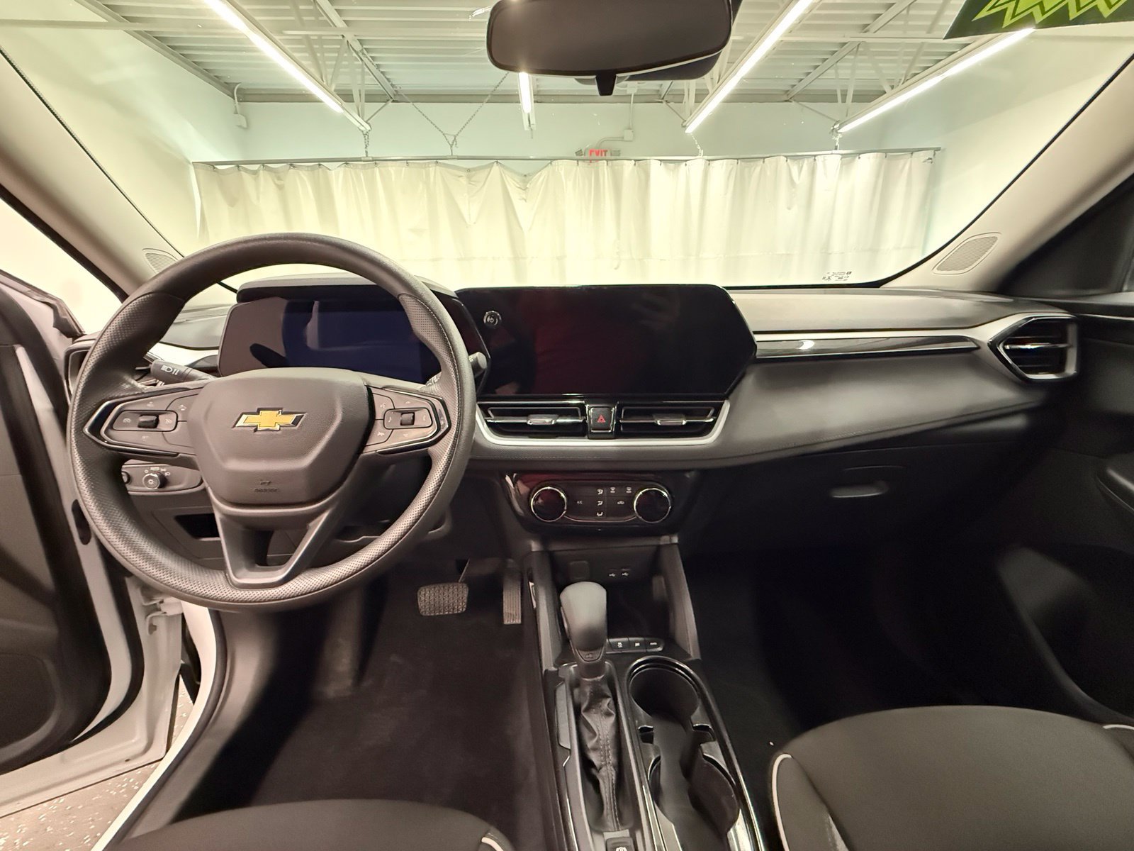 Used 2025 Chevrolet TrailBlazer LT AWD/4WD image 17