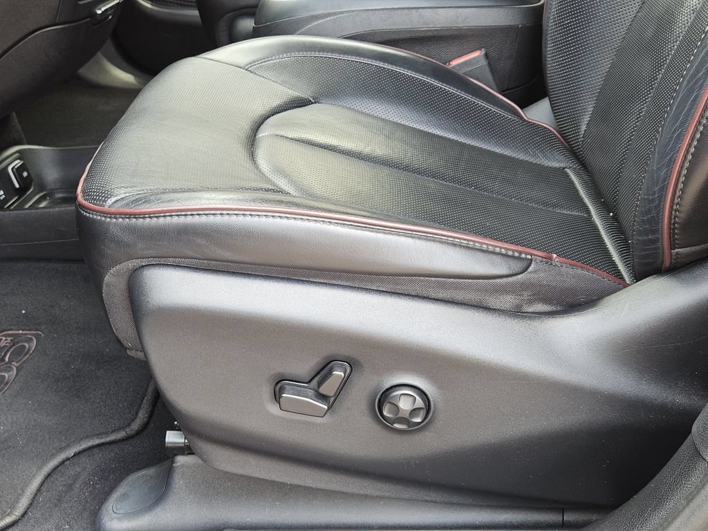 Used 2020 Chrysler Pacifica Limited FWD image 19