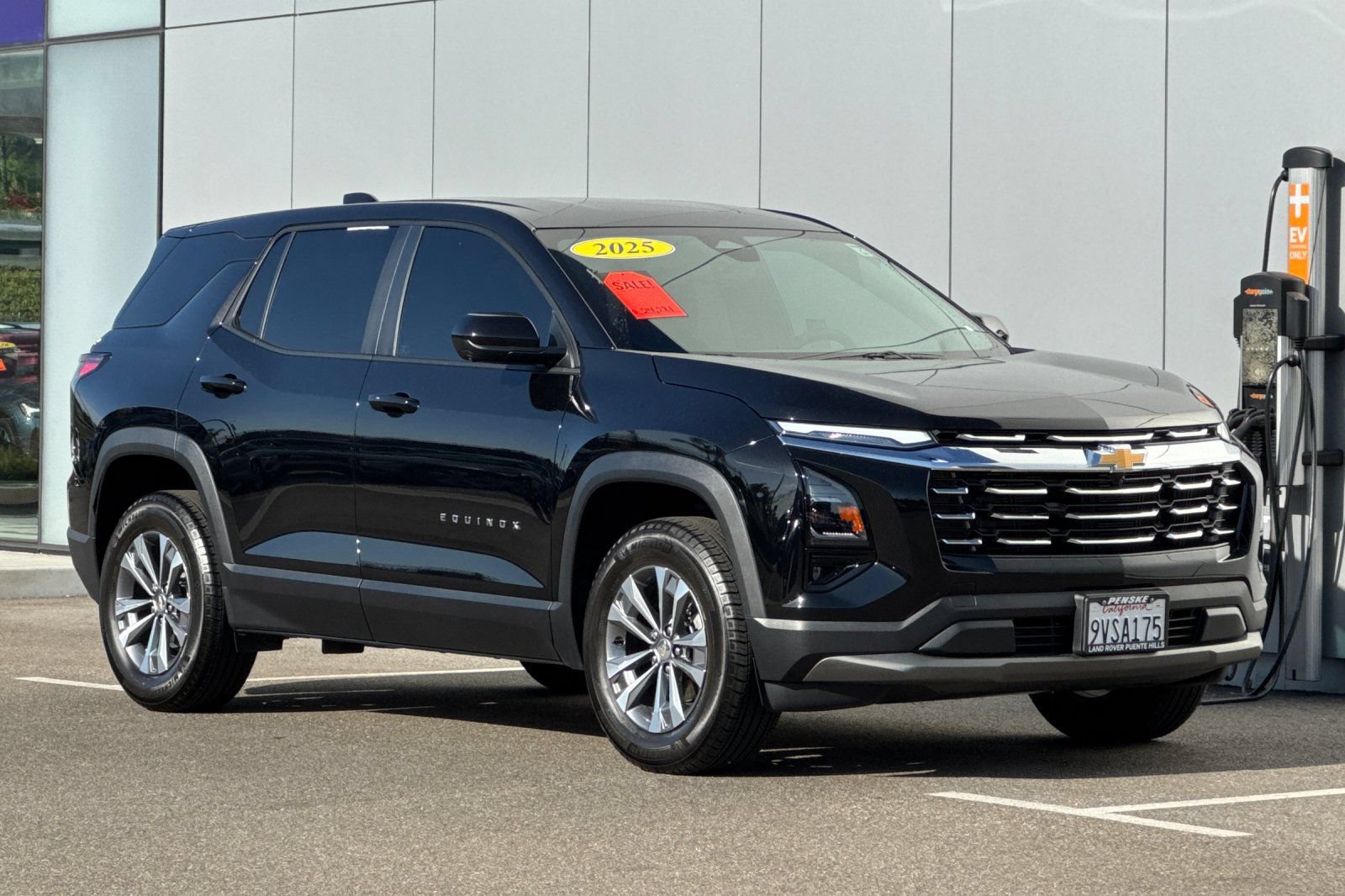 Used 2025 Chevrolet Equinox LT w/ Safety and Technology Package AWD/4WD image 7