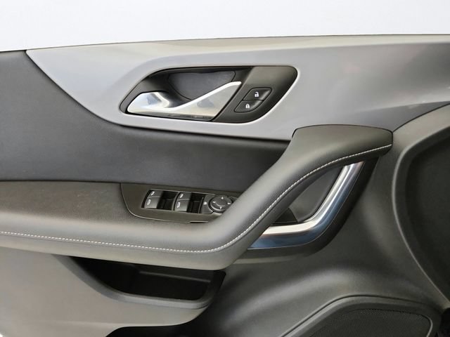 Used 2025 Chevrolet Blazer LT AWD/4WD image 19