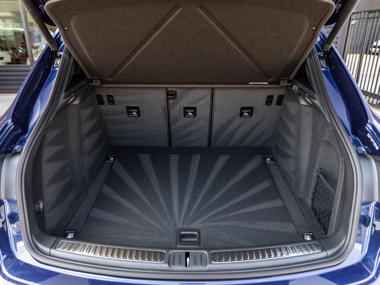 Certified 2025 Porsche Macan image 31