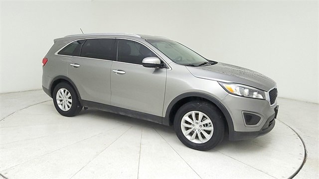 Used 2017 Kia Sorento LX image 3