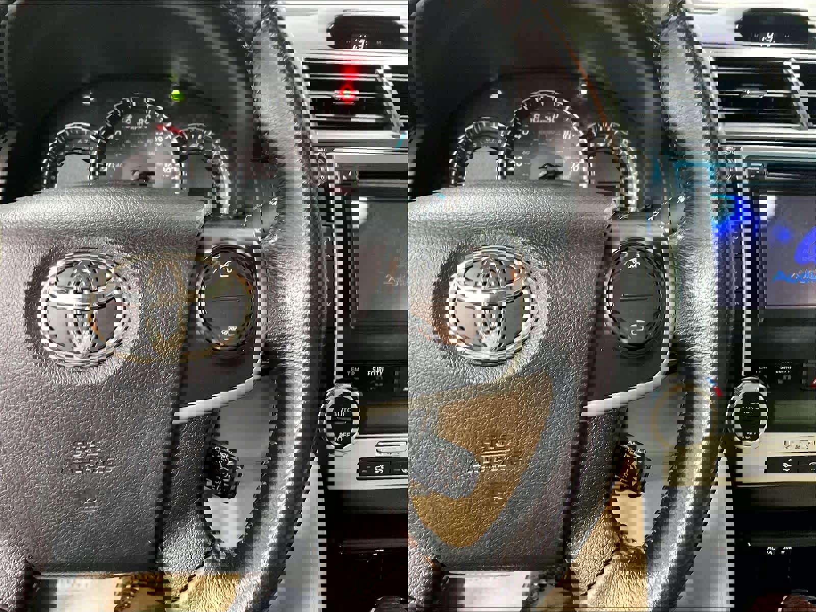 Used 2013 Toyota Camry XLE image 24