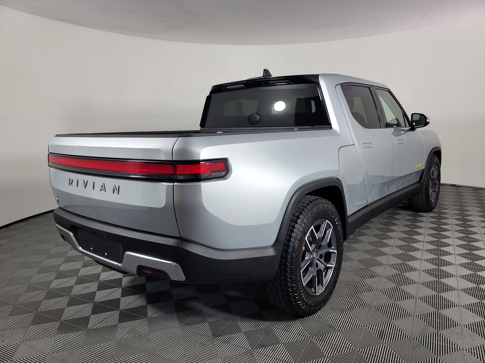 Used 2023 Rivian R1T Adventure AWD/4WD image 5