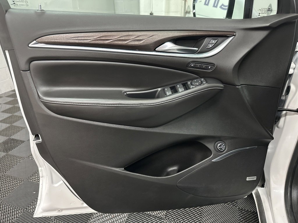 Used 2022 Buick Enclave Avenir w/ Avenir Technology Package image 18