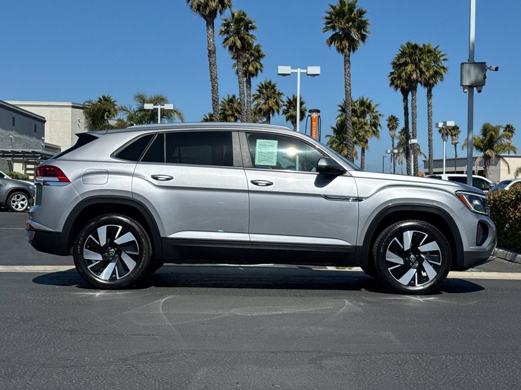 Used 2024 Volkswagen Atlas Cross Sport SE FWD image 3