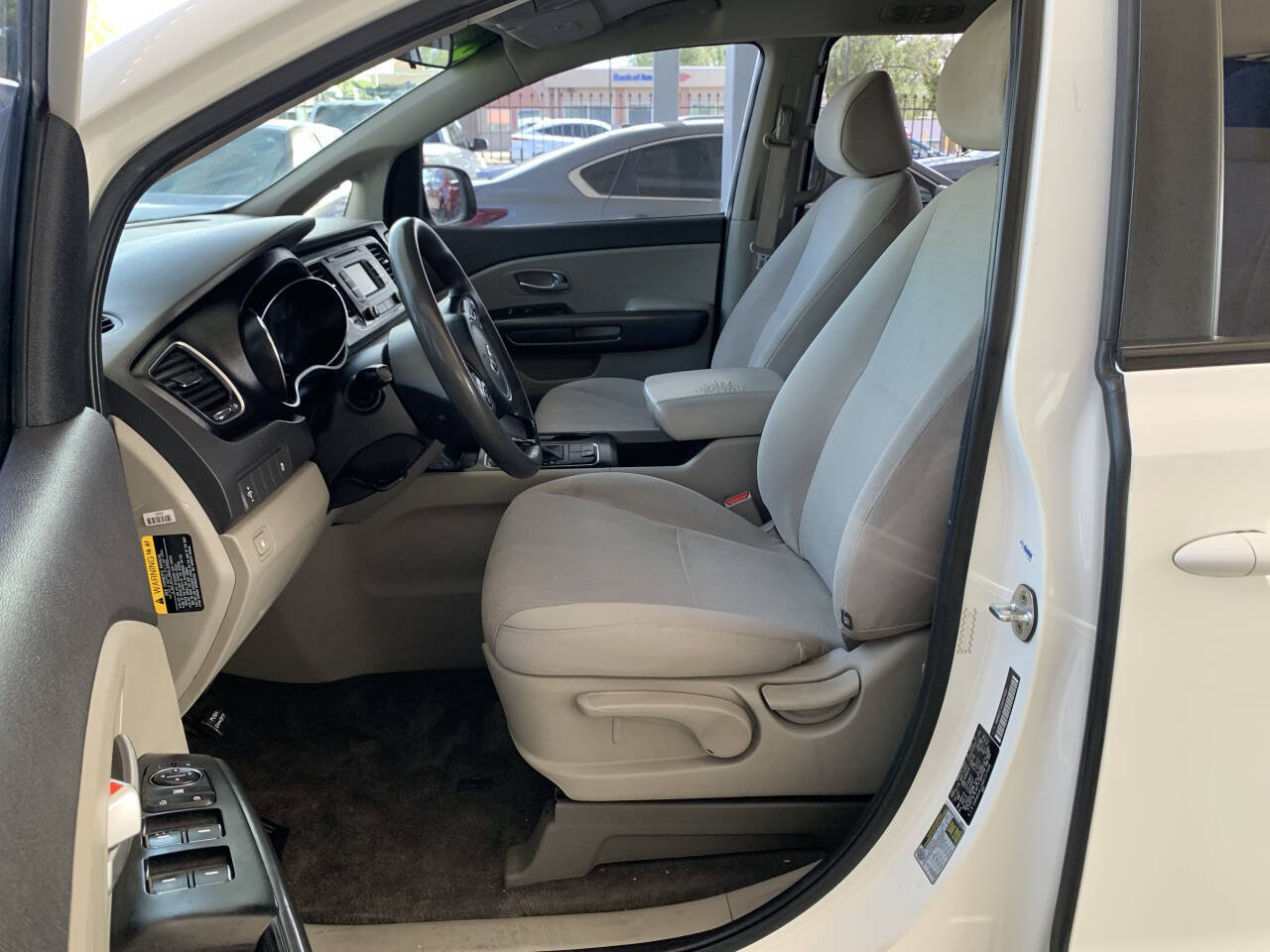 Used 2016 Kia Sedona L FWD image 6