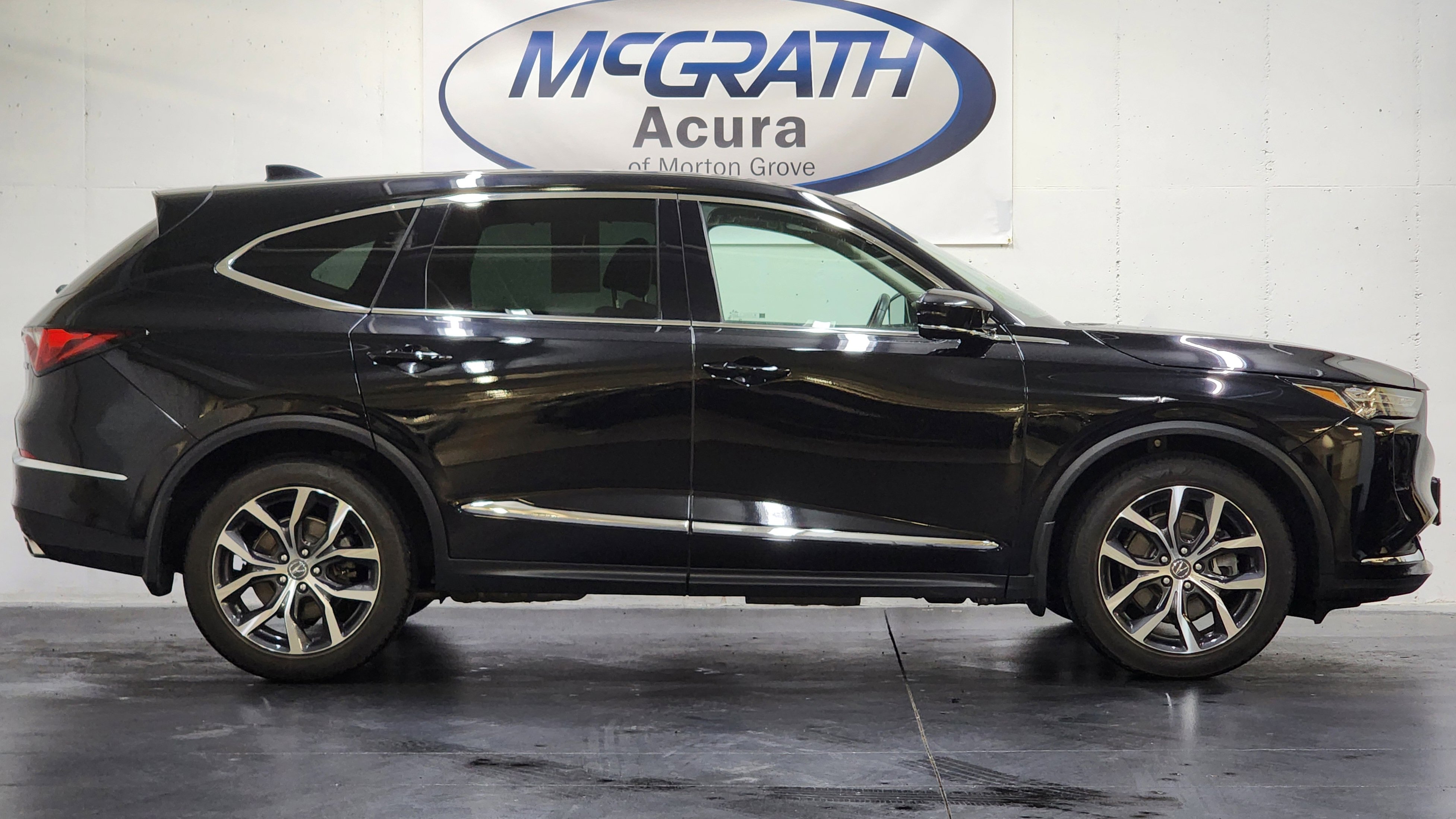 Certified 2024 Acura MDX SH-AWD w/ Technology Package image 3