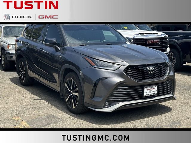 Used 2021 Toyota Highlander XSE FWD image 1