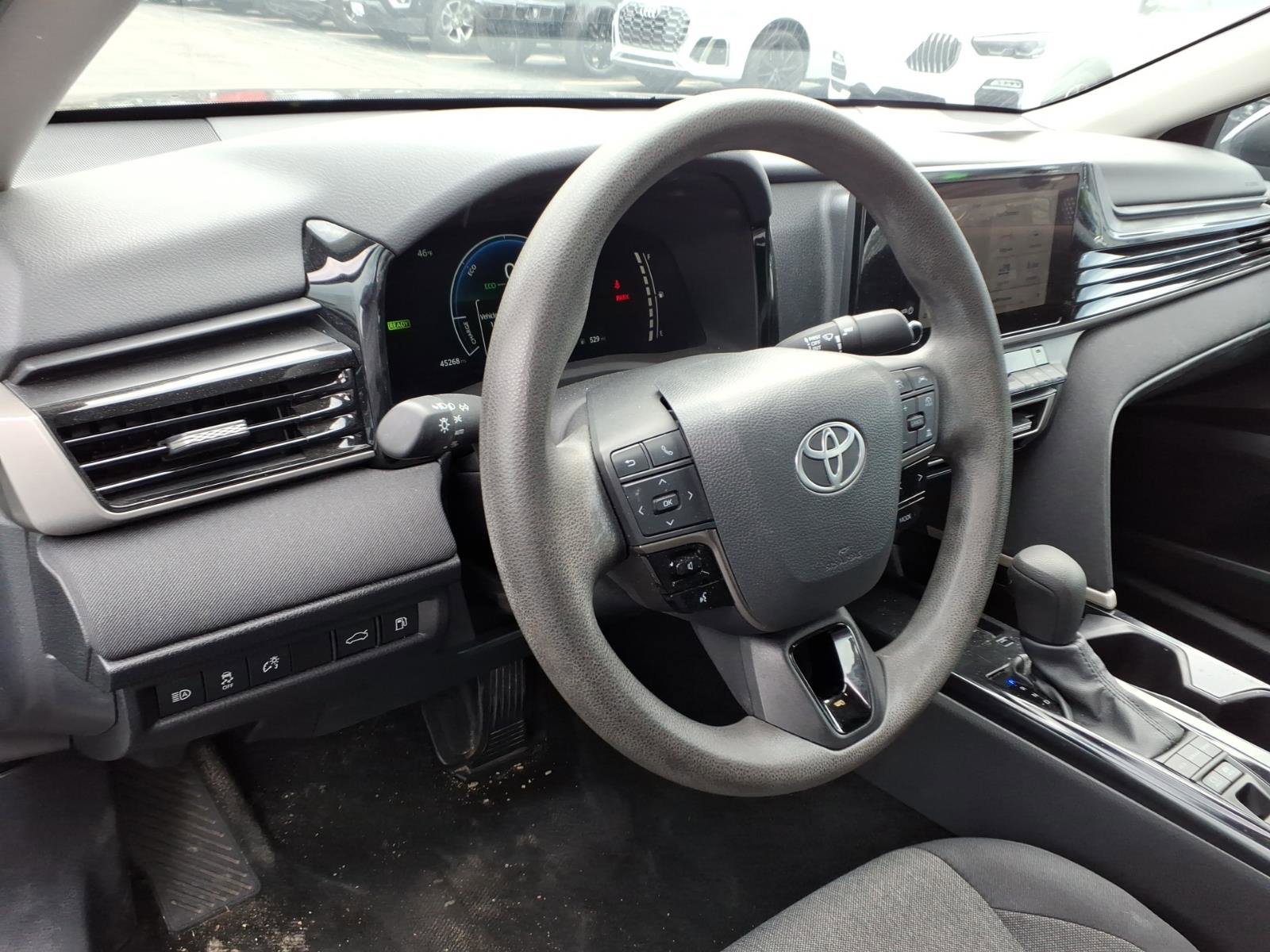 Used 2025 Toyota Camry LE image 9