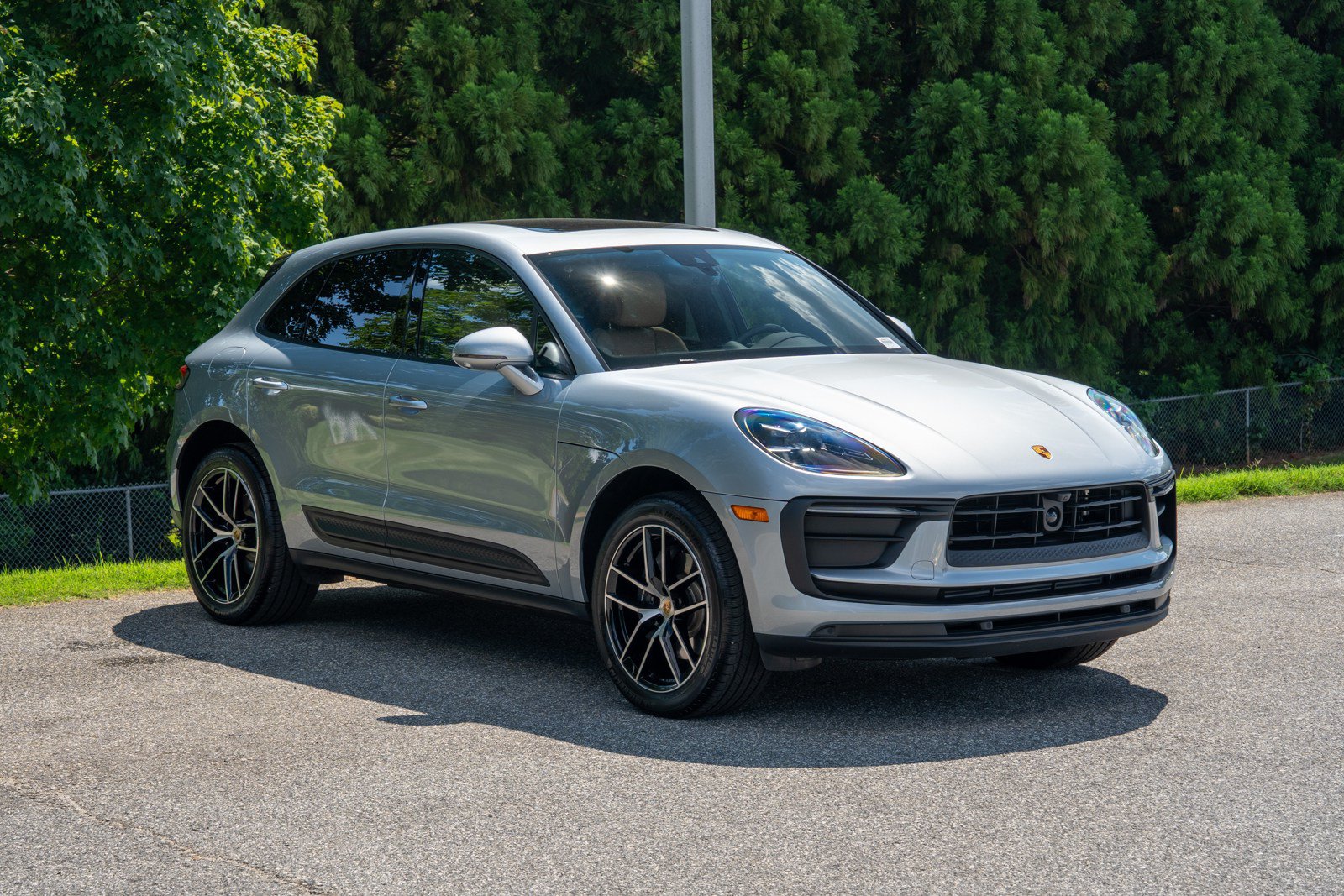 Certified 2026 Porsche Macan AWD/4WD image 9