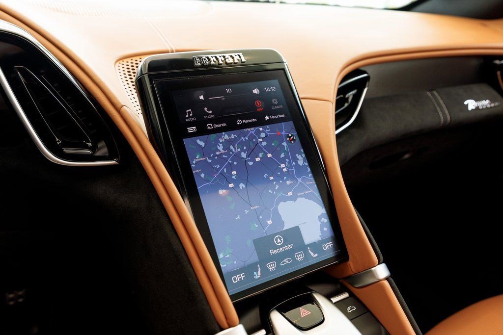 Used 2025 Ferrari Roma Spider image 33