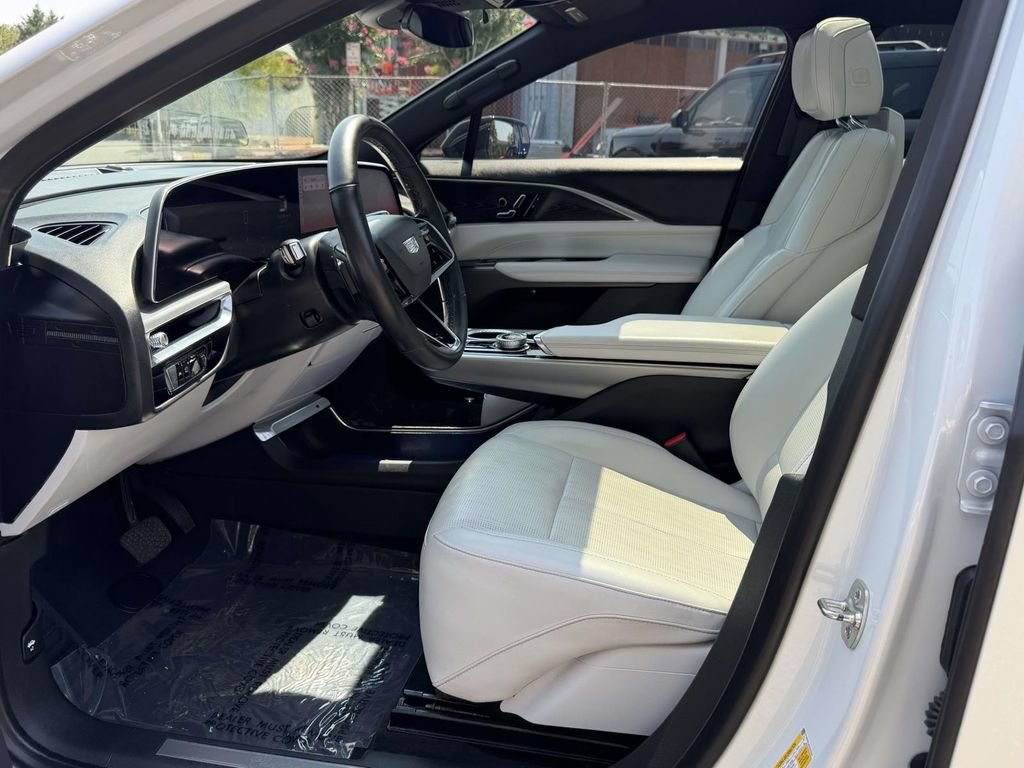 Used 2024 Cadillac Lyriq Luxury w/ LPO, Floor Liner Package AWD/4WD image 16