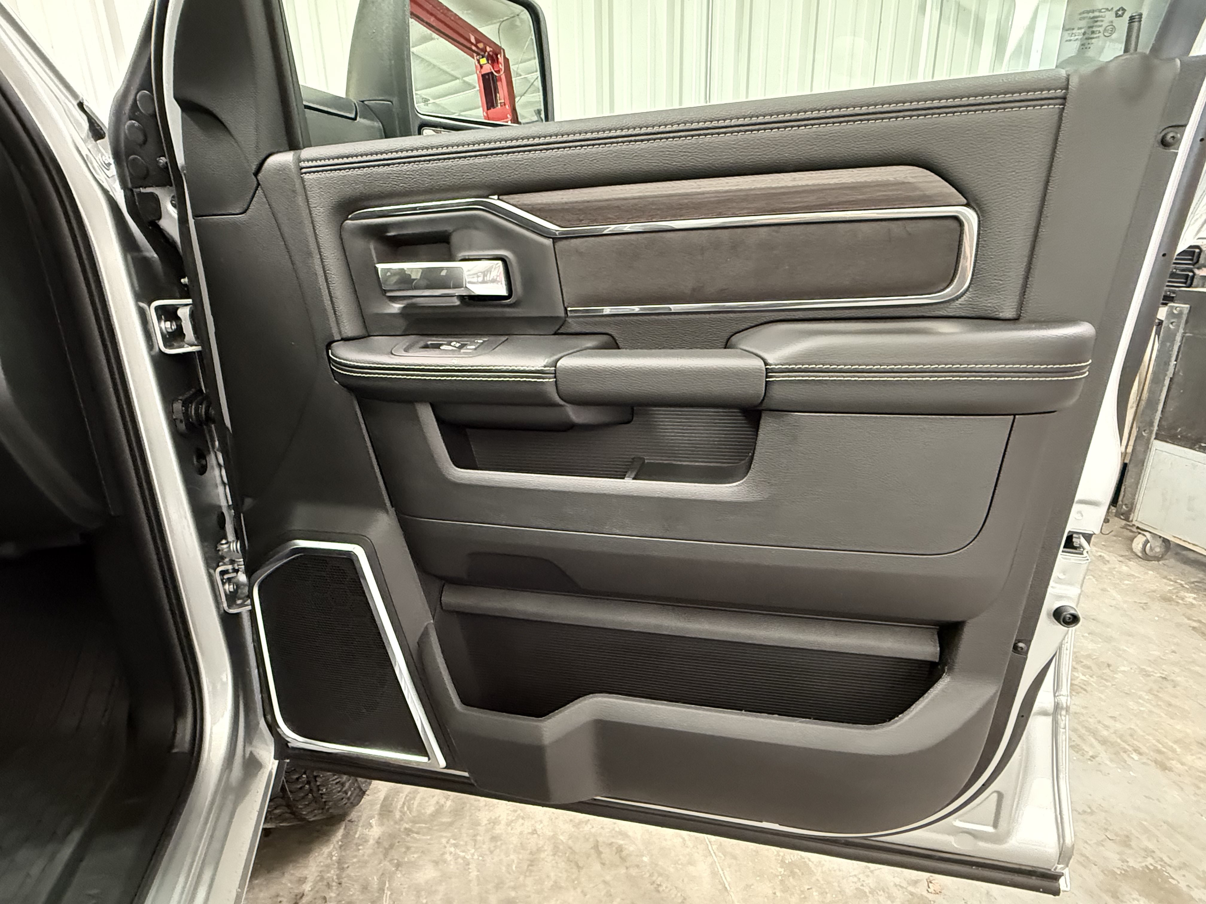 New 2026 RAM 2500 Laramie AWD/4WD image 7