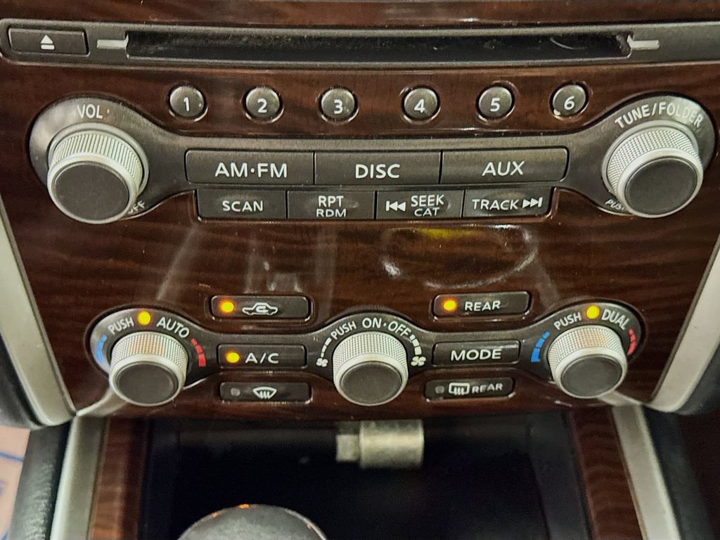 Used 2013 Nissan Pathfinder SL FWD image 19
