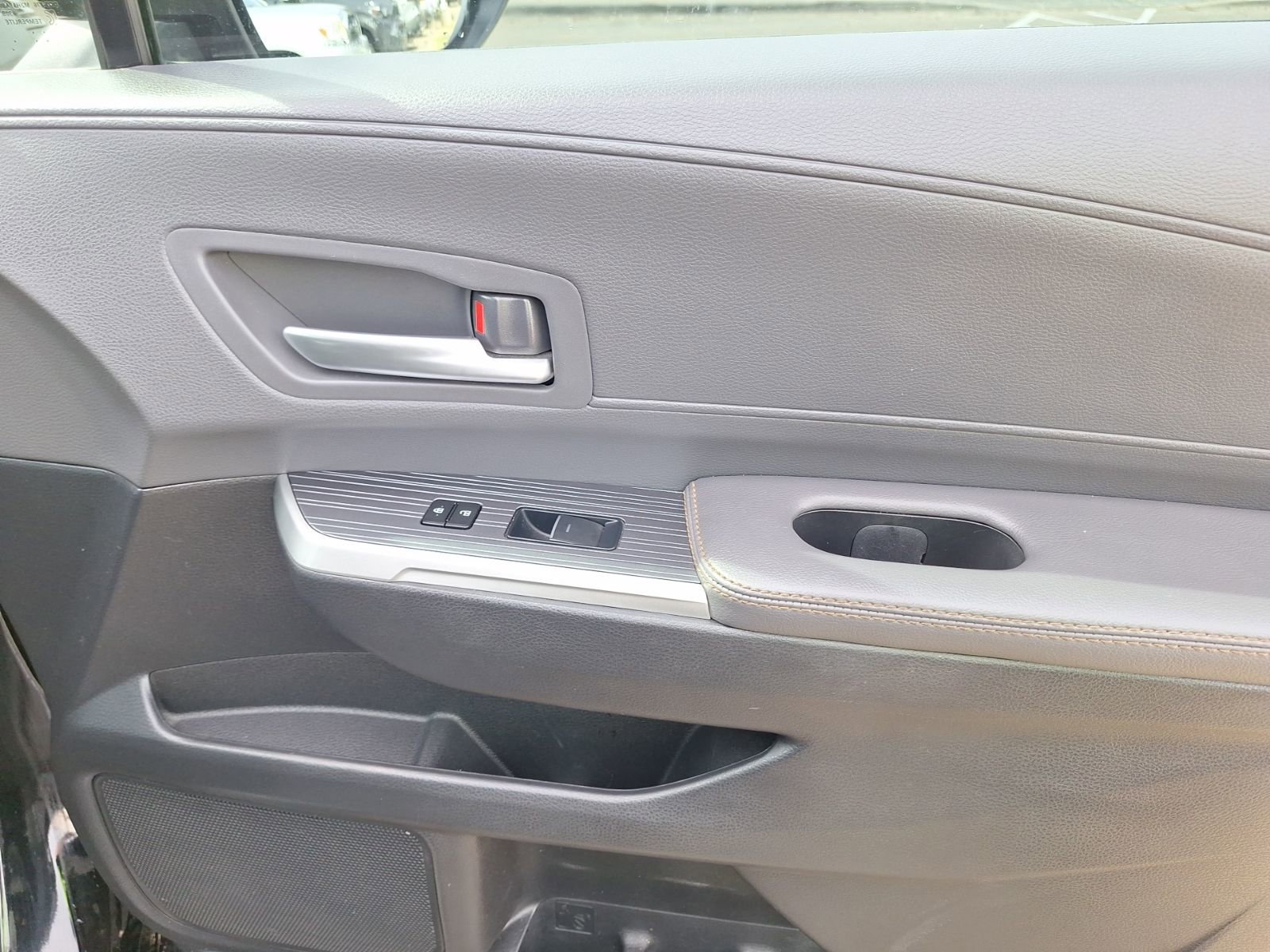 Used 2024 Toyota Sienna XLE Woodland Edition image 34