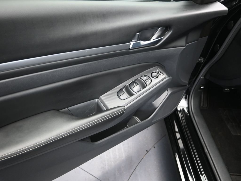 Used 2022 Nissan Altima 2.5 SV FWD image 11