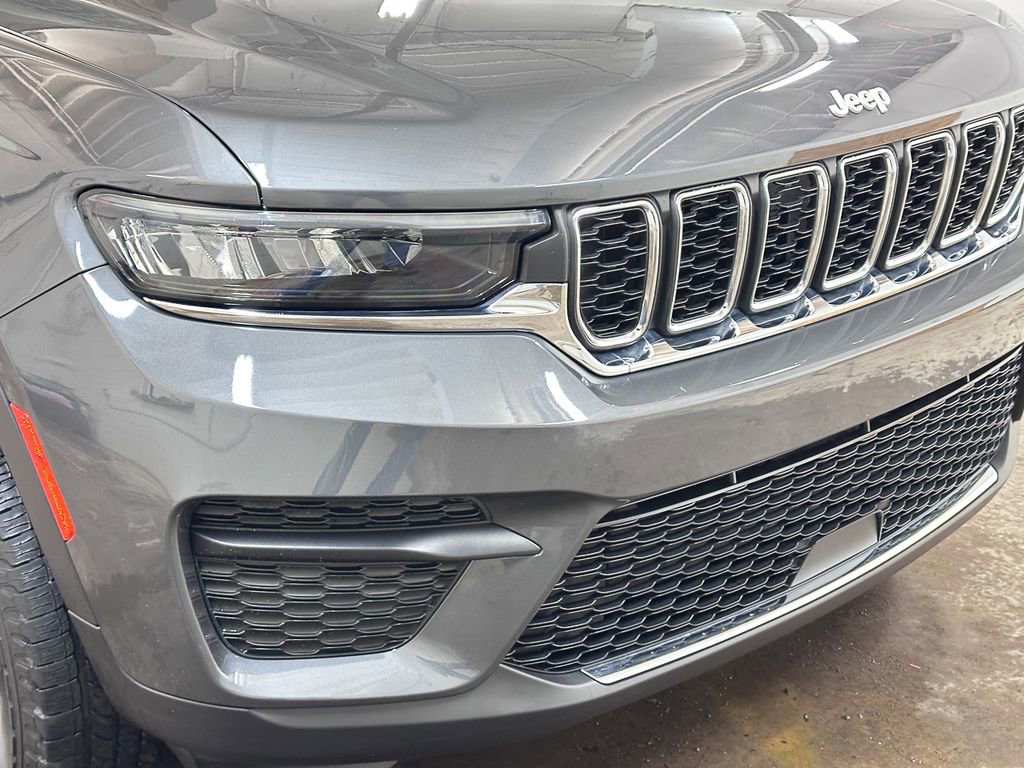 Certified 2024 Jeep Grand Cherokee Laredo w/ Trailer Tow Package image 15