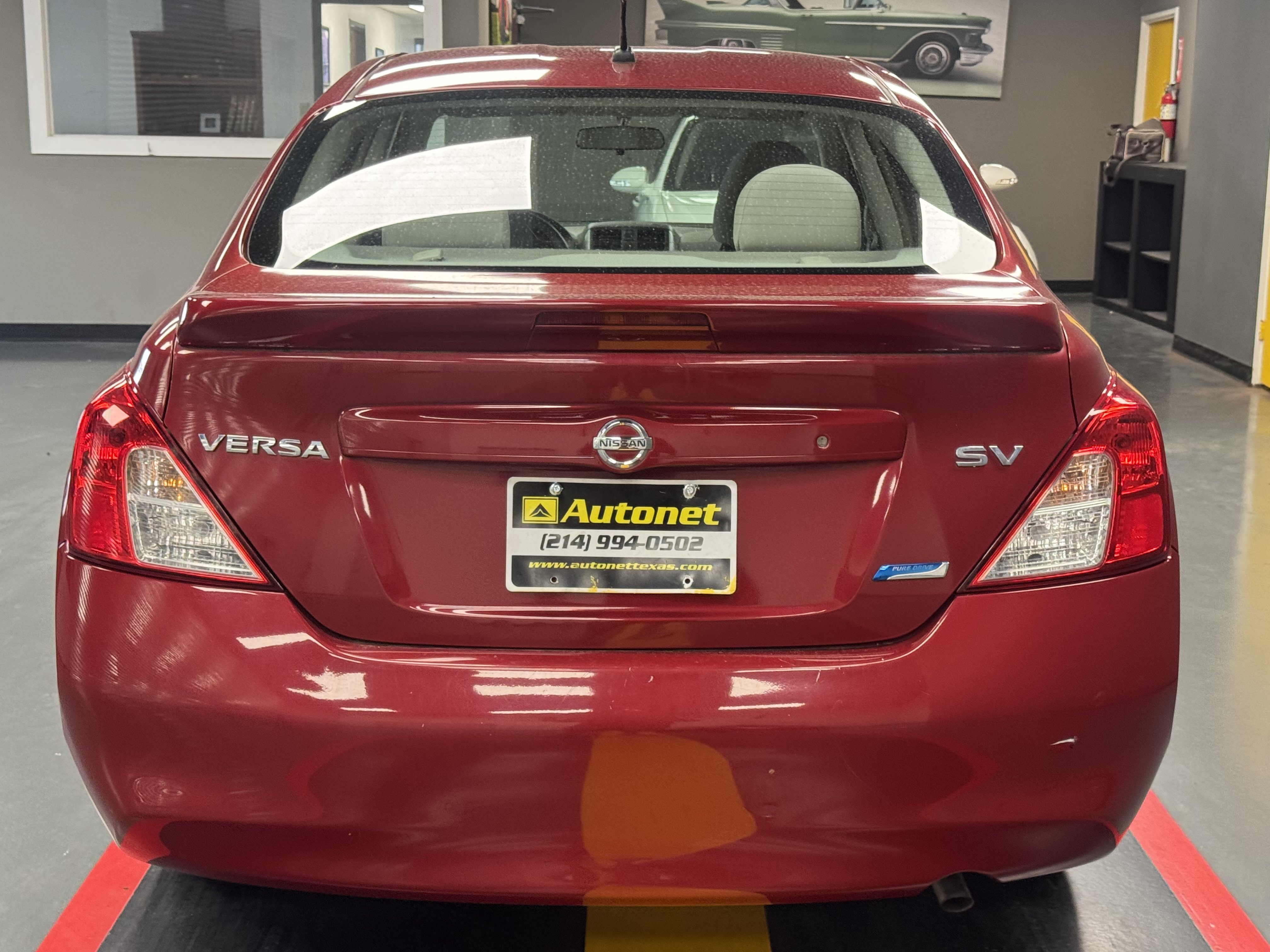 Used 2013 Nissan Versa SV FWD image 4