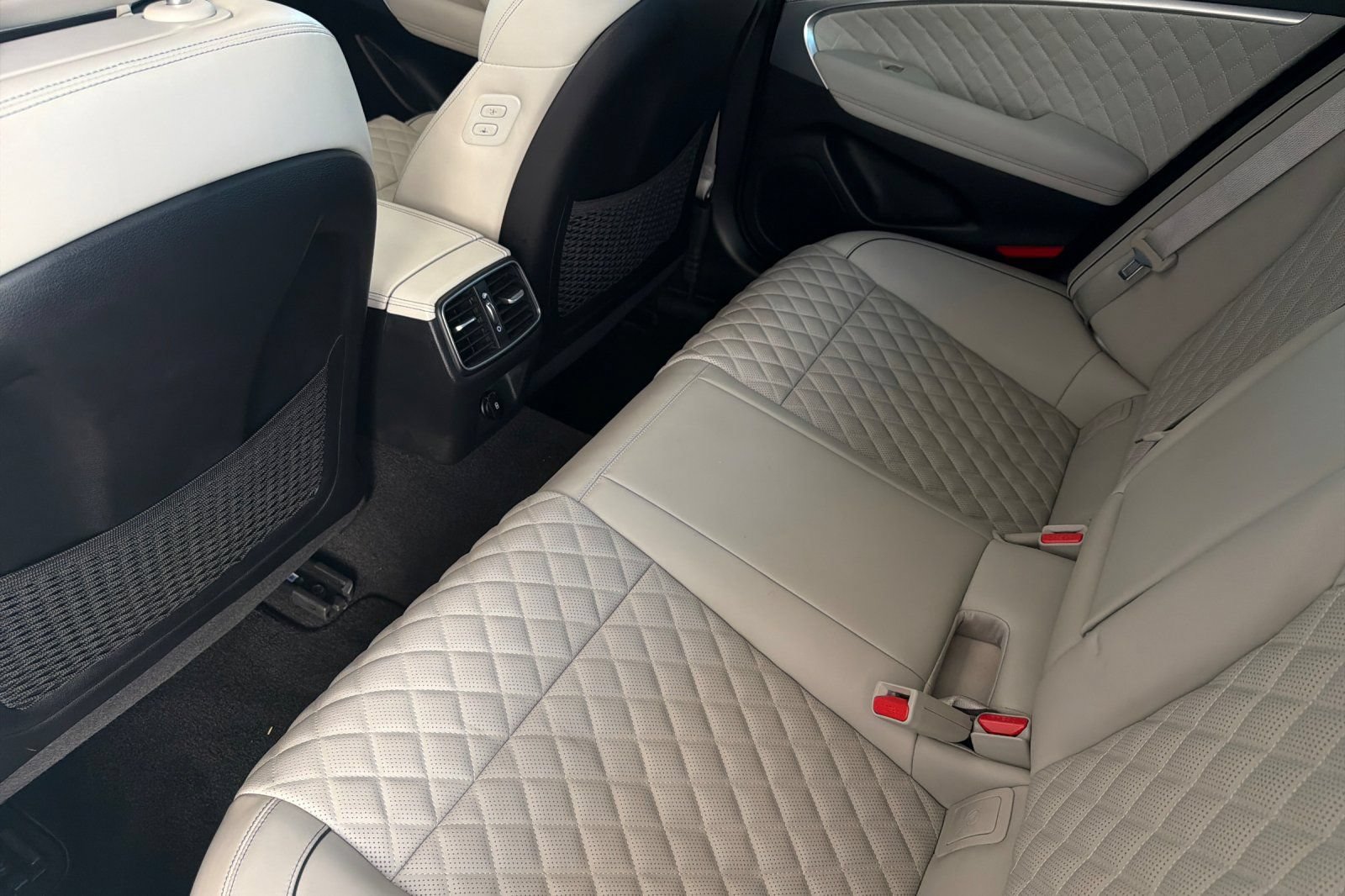 Used 2023 Genesis G70 3.3T w/ Sport Prestige Package RWD image 13