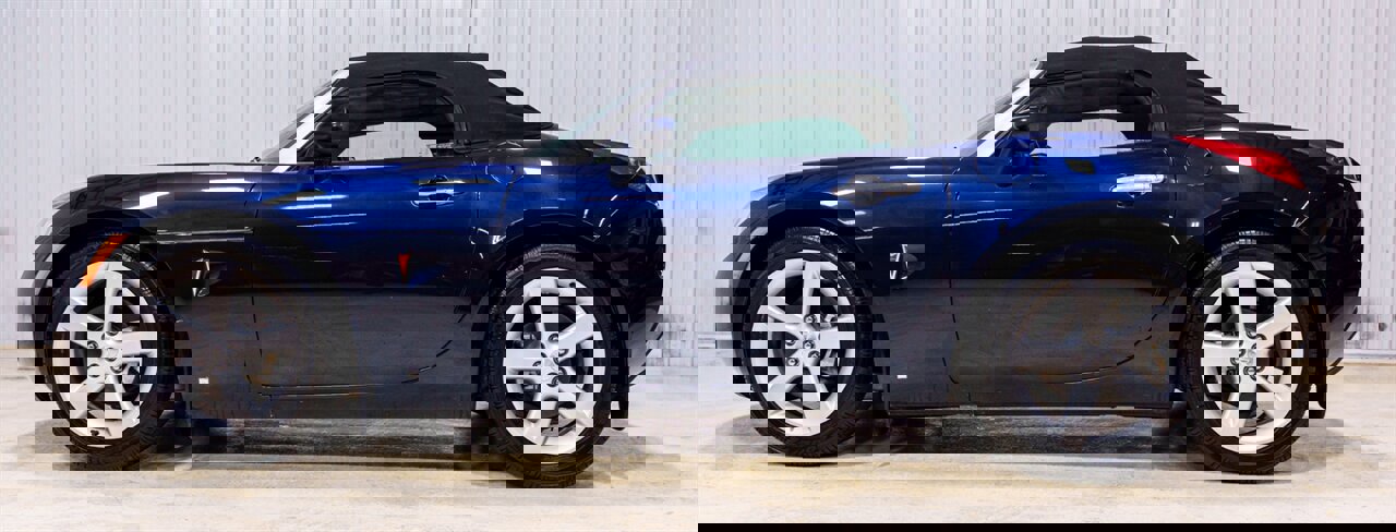 Used 2006 Pontiac Solstice Convertible w/ Premium Package image 2