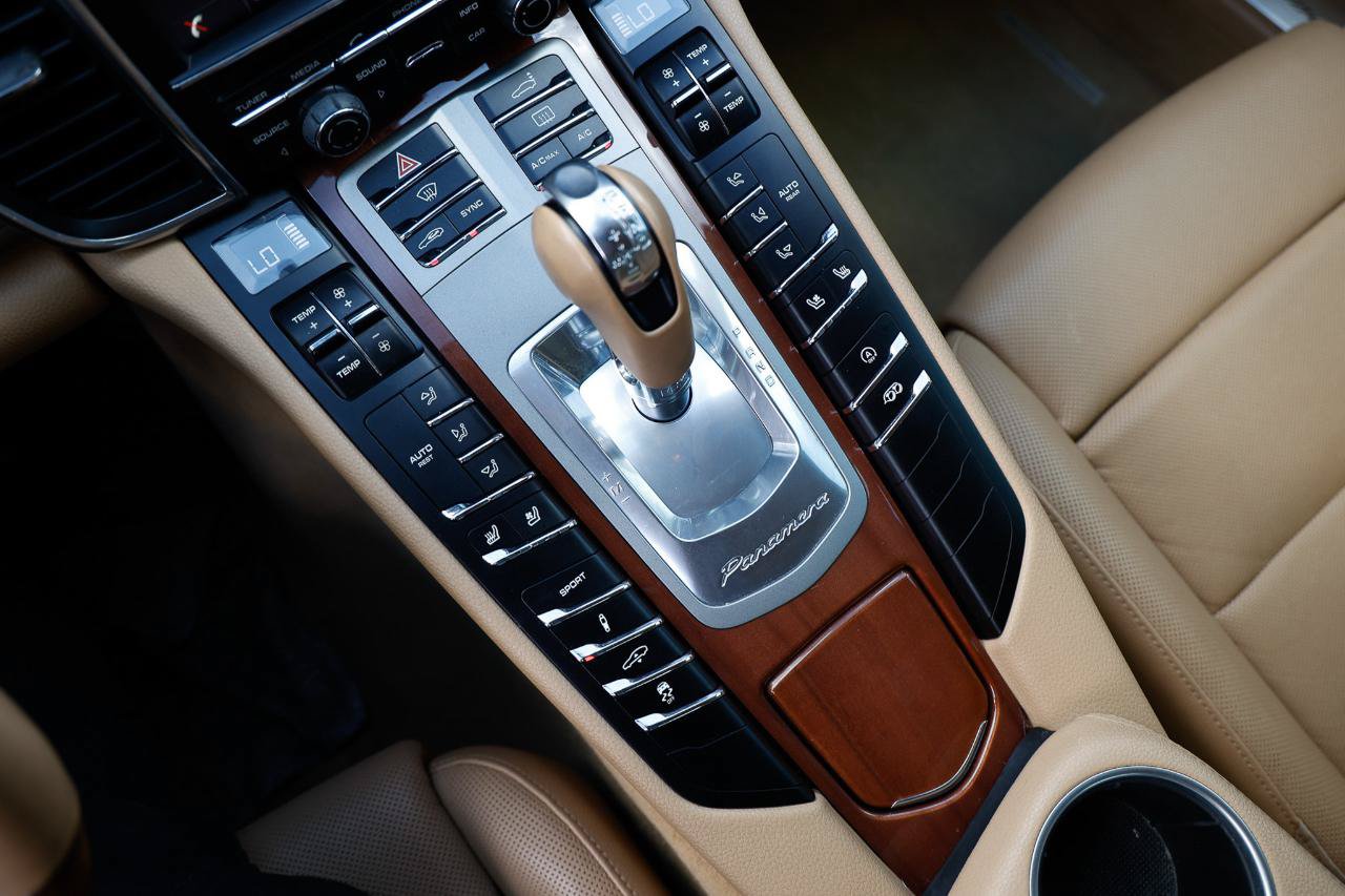 Used 2014 Porsche Panamera S RWD image 32