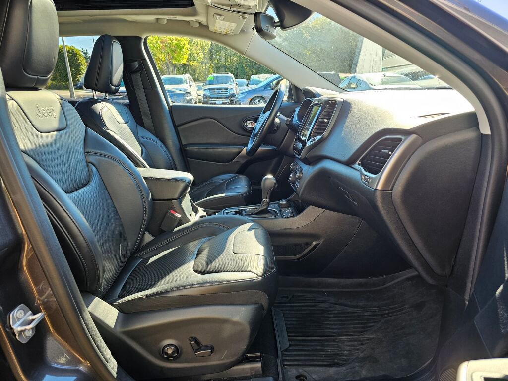 Used 2019 Jeep Cherokee Limited w/ Luxury Group image 9